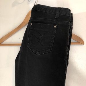 Black low-rise skinny jeans